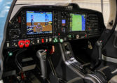 Cirrus SR22 glass cockpit with dual Garmin avionics displays, side-stick controls, and center console throttle.